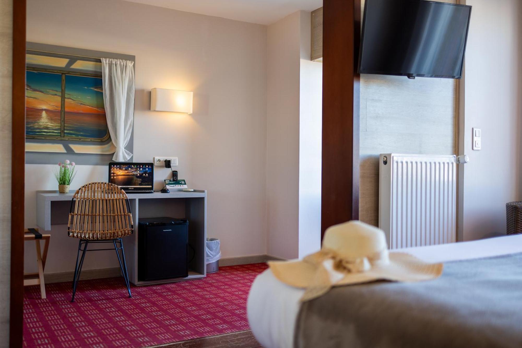 Logis Hotel & Restaurant Mediterranee Port-la-Nouvelle Eksteriør bilde